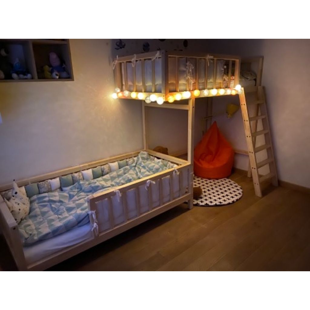 Лакированная многоярусная кровать с игровой зоной под ней