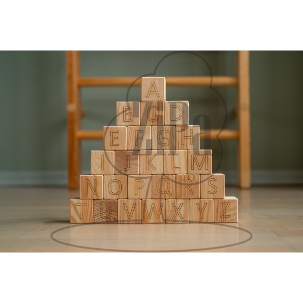 Набор деревянных блоков с английским алфавитом