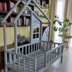 Two-colour house bed with sloping roof Montessori cot