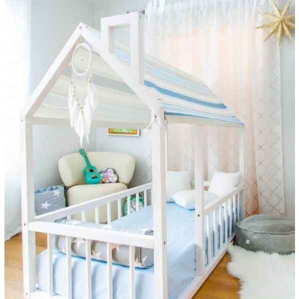 Белая детская кроватка Монтессори с круглыми планками