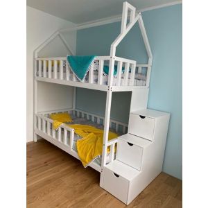 Bunk bed with platform without handrail, platform on right side