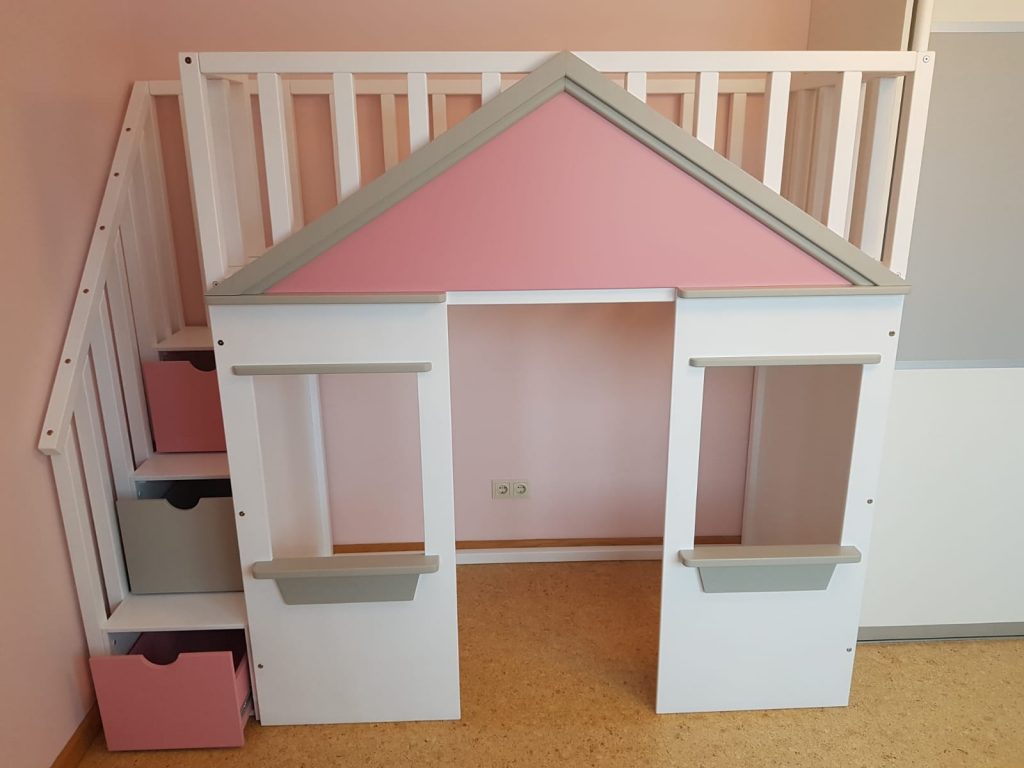 Trīskrāsu gulta - rotaļu istabiņa, balta, rozā, pekēka - priekšskats
