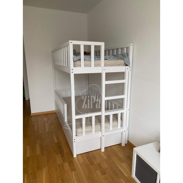 Bunk bed with vertical ladder, from the end