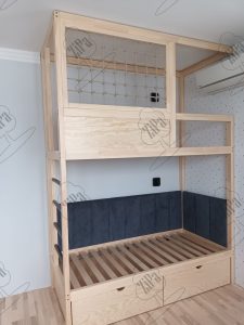 Divstāvu gultiņa ar polsterējumu