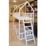 Белая двухъярусная кровать с наклонной лестницей - боковая сторона