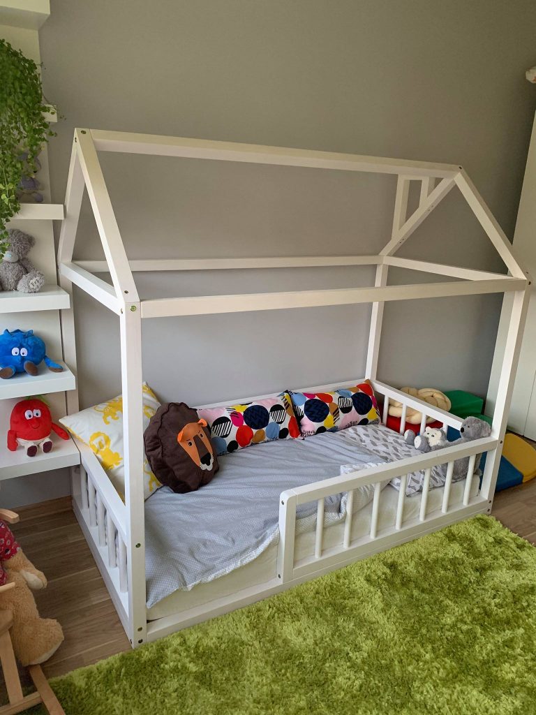 Montessori gultiņa bez durvju ailes - no priekšas