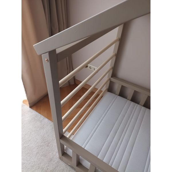 Cottage bed - sports activity centre. Cot with large motor development elements. Bed in two colours. Cot with roof. A Christmas present for a child! Steps in close-up.