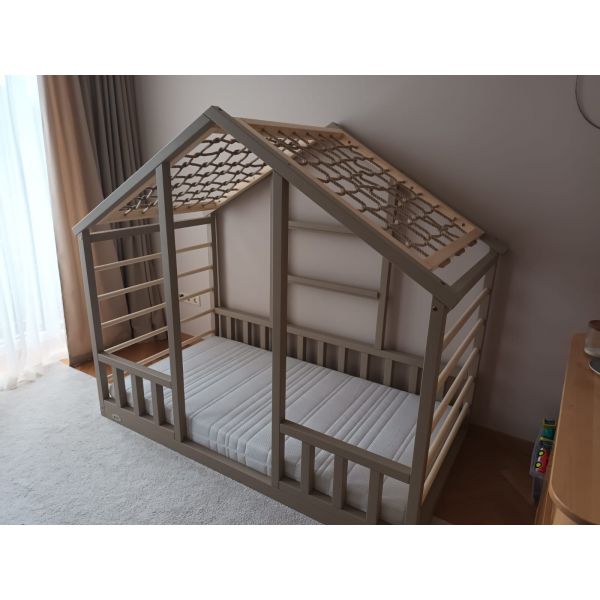 Housebed with exercise elements. Cot with large motor development elements. Bed in two colours. Cot with roof. A Christmas present for a child!