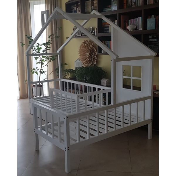 L-shape bed, right corner, with white window. Double bed for children with 2 chests under the right side of the bed and decorative wall with window.